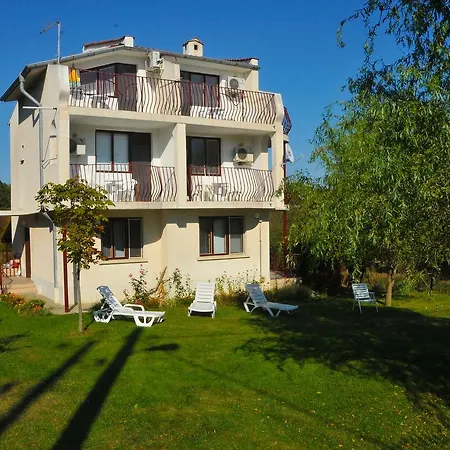 - Slavi בית הארחה